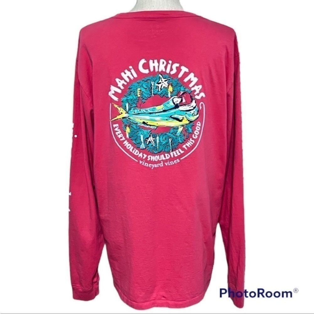 Vineyard Vines Tropical Mahi Christmas
Jetty Red crewneck holiday casual T-Shirt